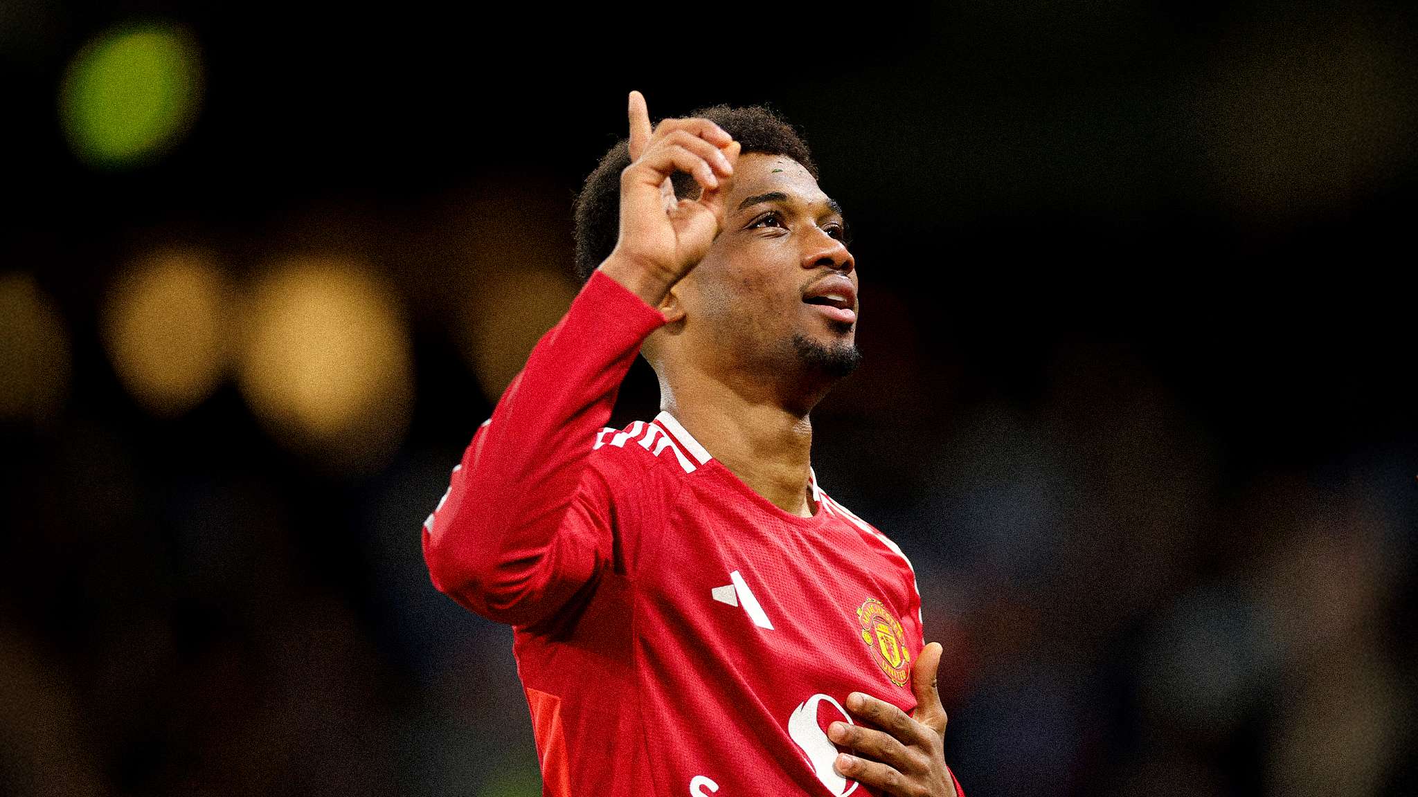 从广州恒大起步到成就传奇 郜林的职业生涯全面回顾与成长历程