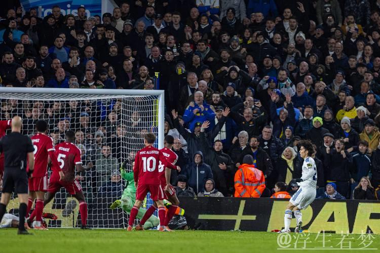 激烈半场对攻 利兹联战平利物浦